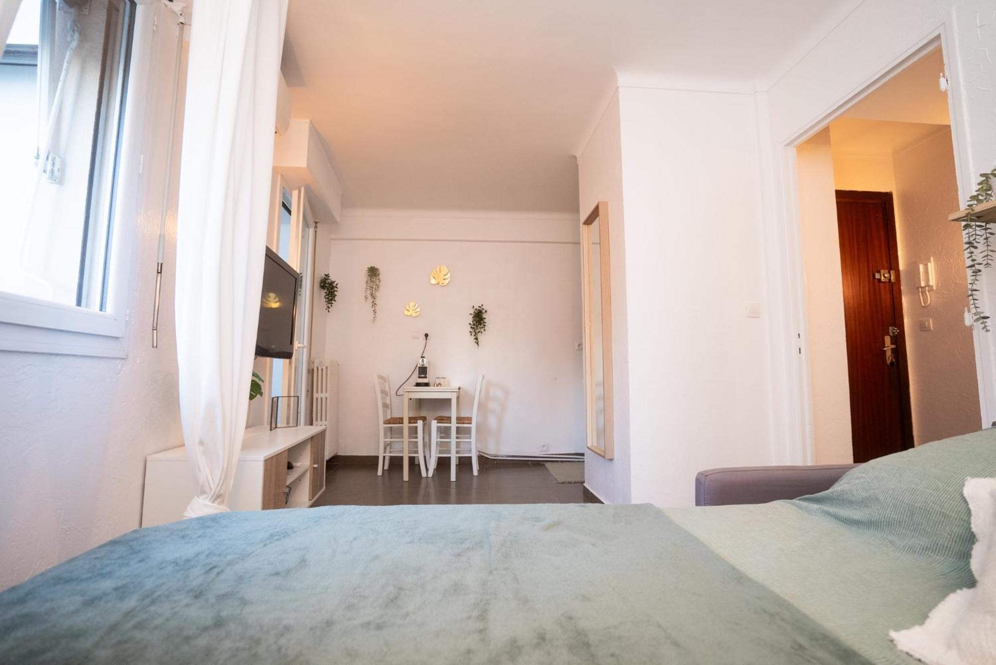 Location Studio Avec Loggia Apartment Антиб Екстериор снимка